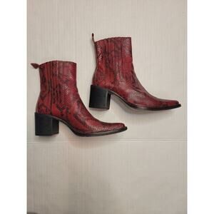 BCBG Max Azria Western Boots 37/ 7 Burgundy Snake Print Pointed Toe Pull On